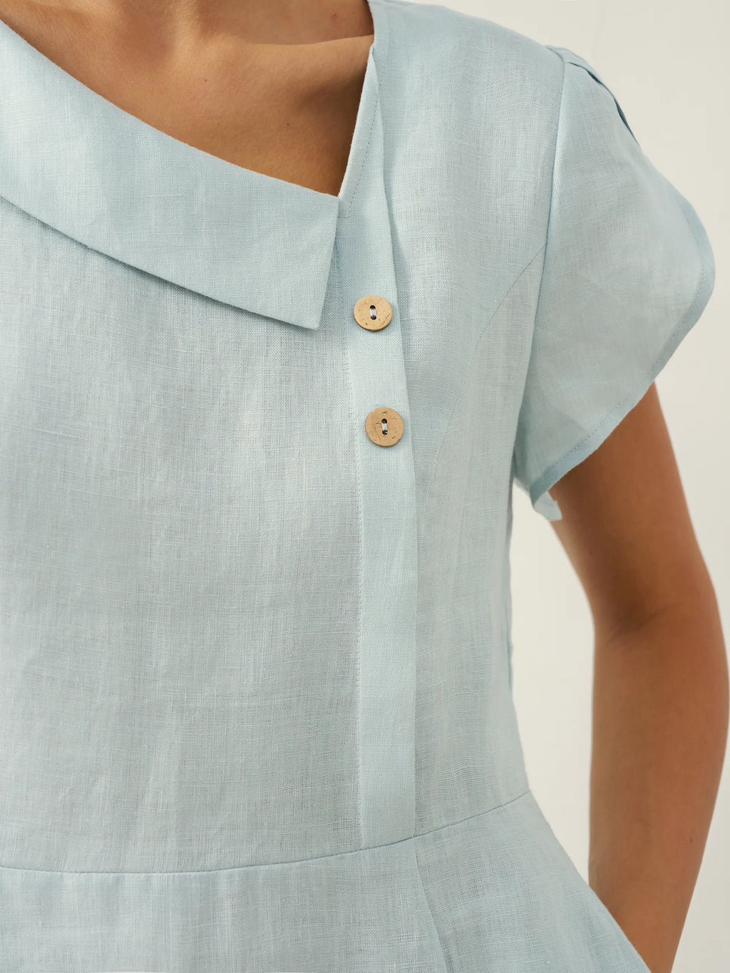 Vestido Midi de Manga Flutter con Cuello Crescent de 100% Lino FIONA