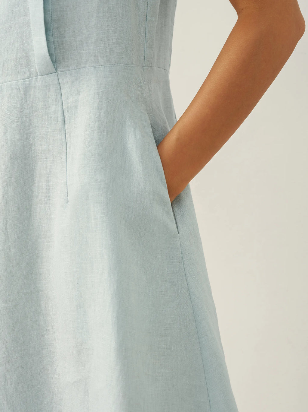 Vestido Midi de Manga Flutter con Cuello Crescent de 100% Lino FIONA