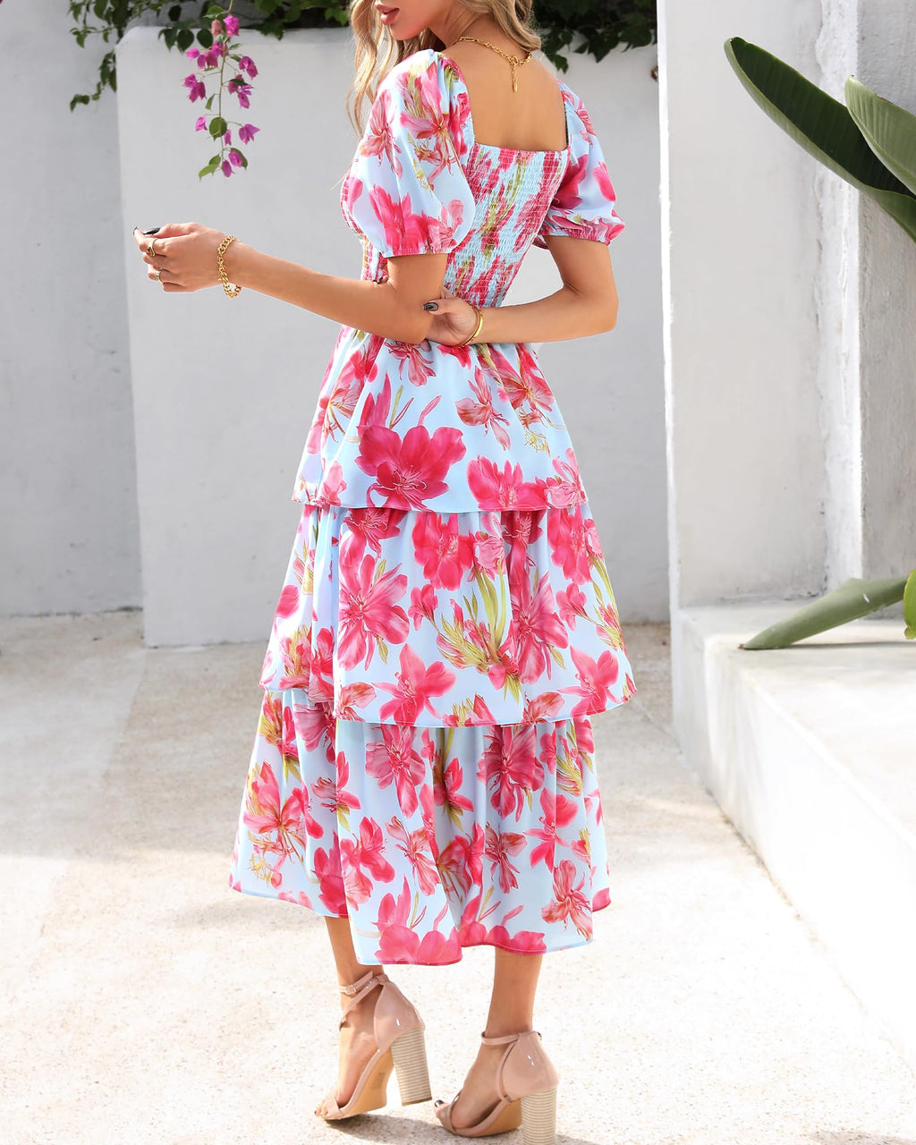Vestido Midi Floral Rosalie con Fruncido — Vestido de Verano con Cuello Cuadrado y Mangas Abullonadas para Mujeres