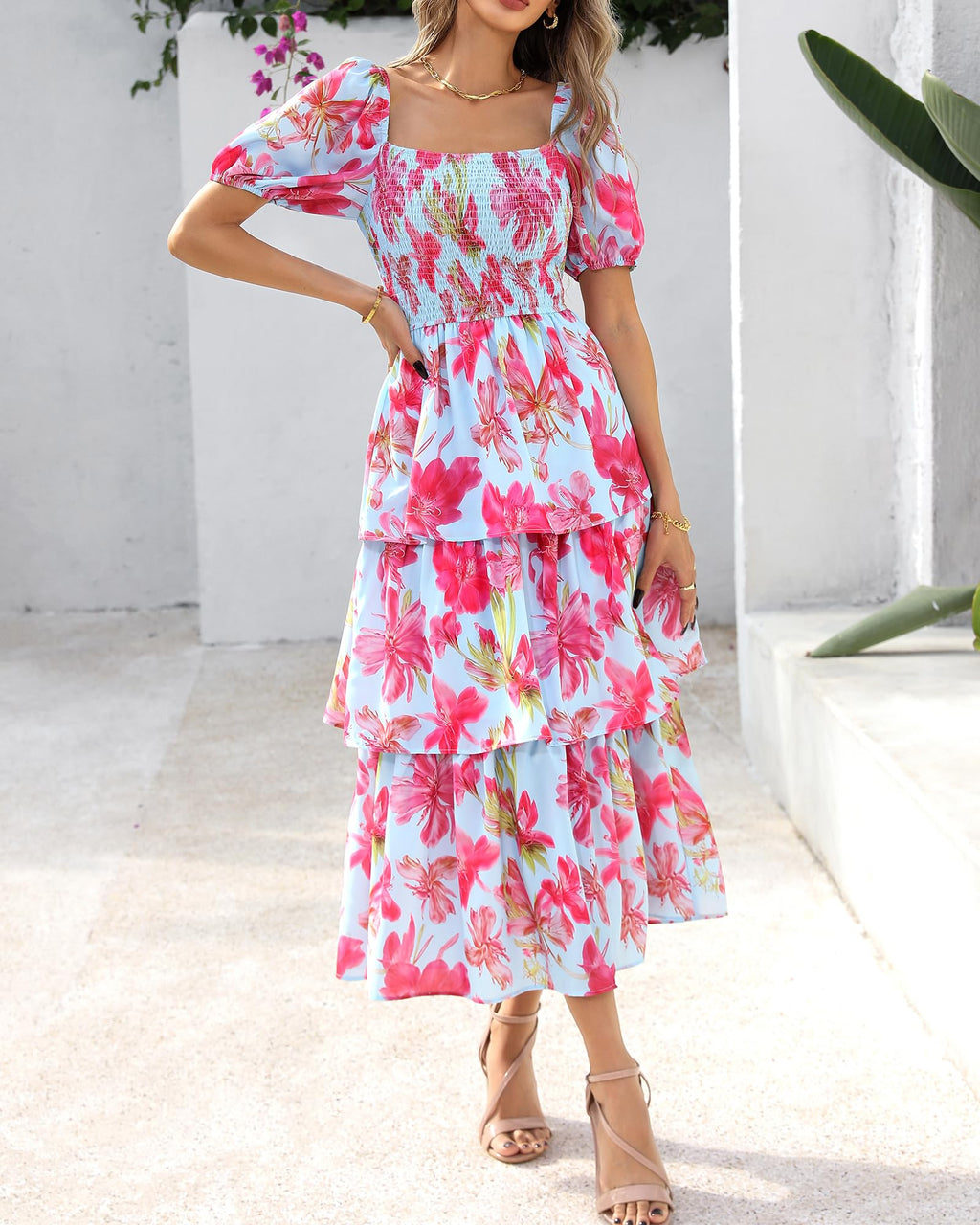 Vestido Midi Floral Rosalie con Fruncido — Vestido de Verano con Cuello Cuadrado y Mangas Abullonadas para Mujeres