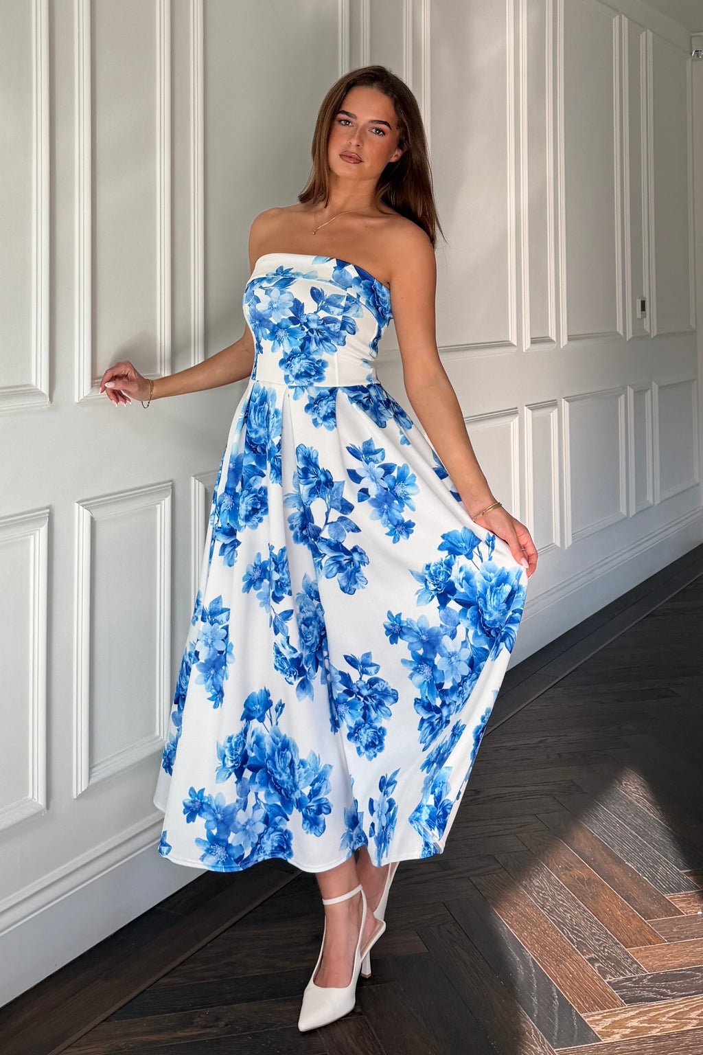 Vestido Midi Danni Sin Tirantes en Flores Azules