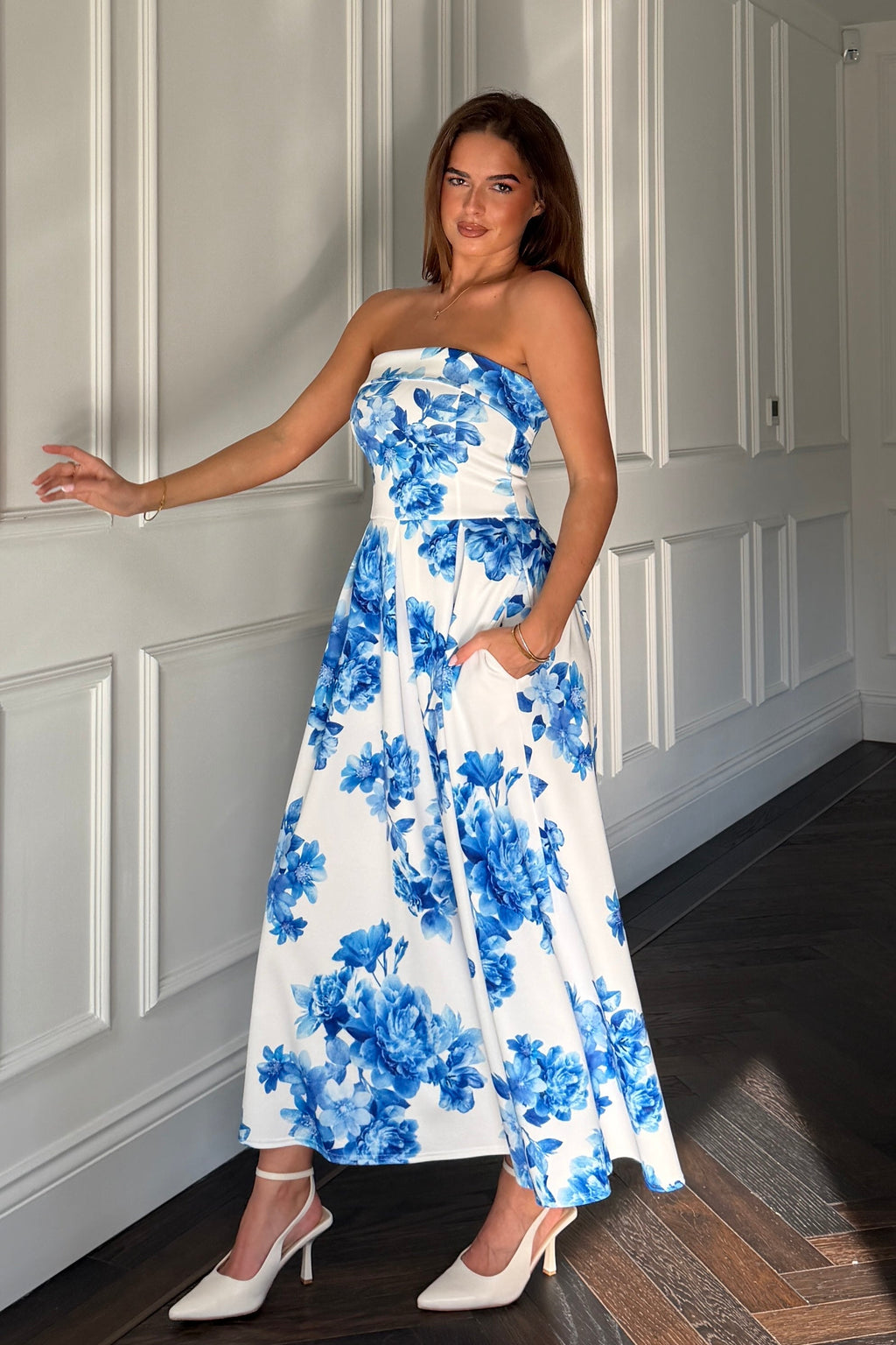 Vestido Midi Danni Sin Tirantes en Flores Azules