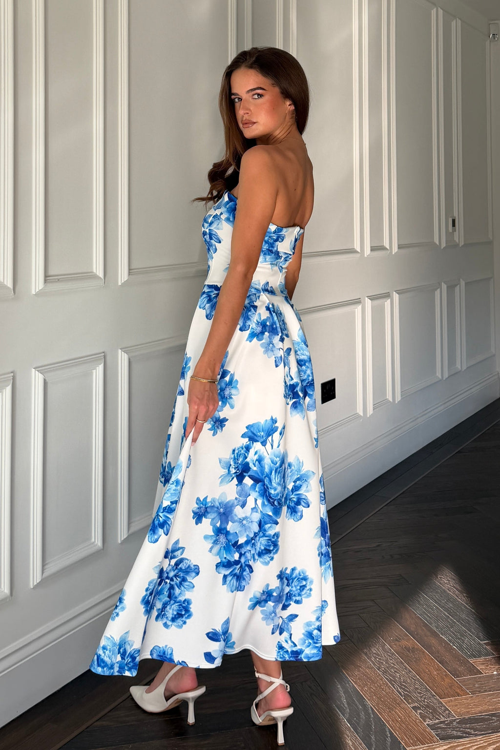Vestido Midi Danni Sin Tirantes en Flores Azules