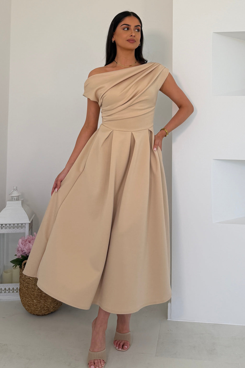 Vestido Midi Asimétrico Betty Crema
