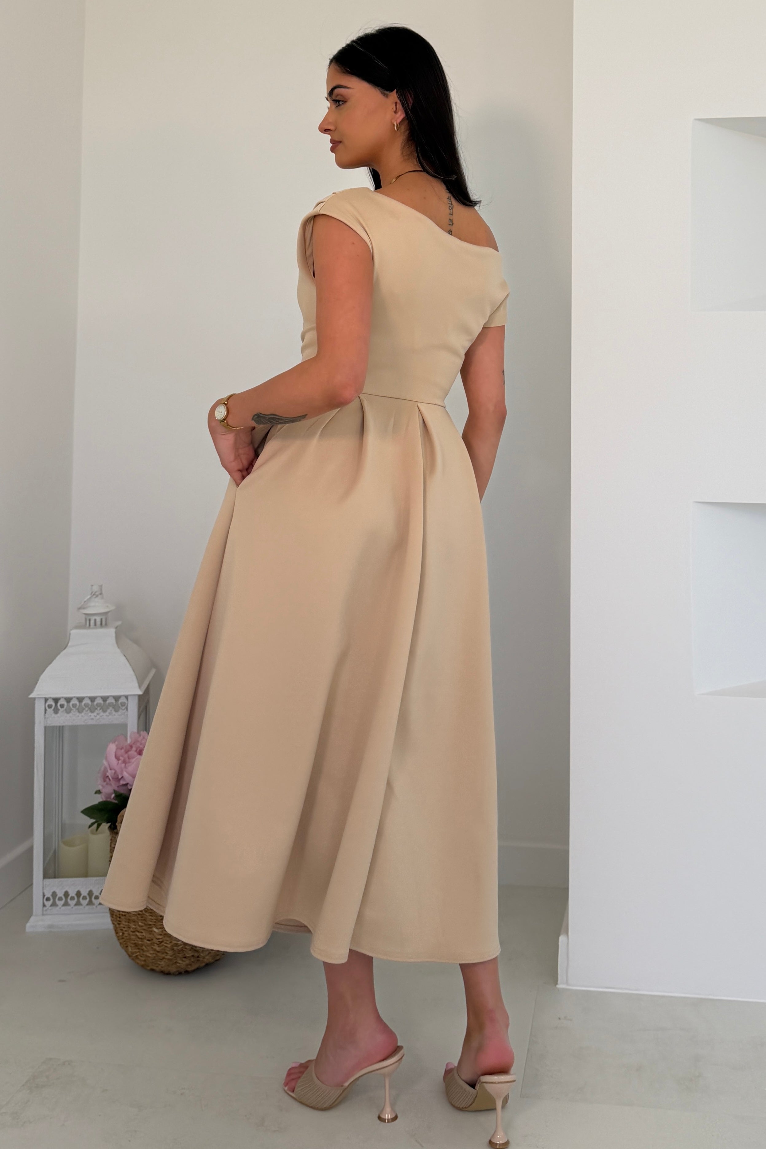Vestido Midi Asimétrico Betty Crema
