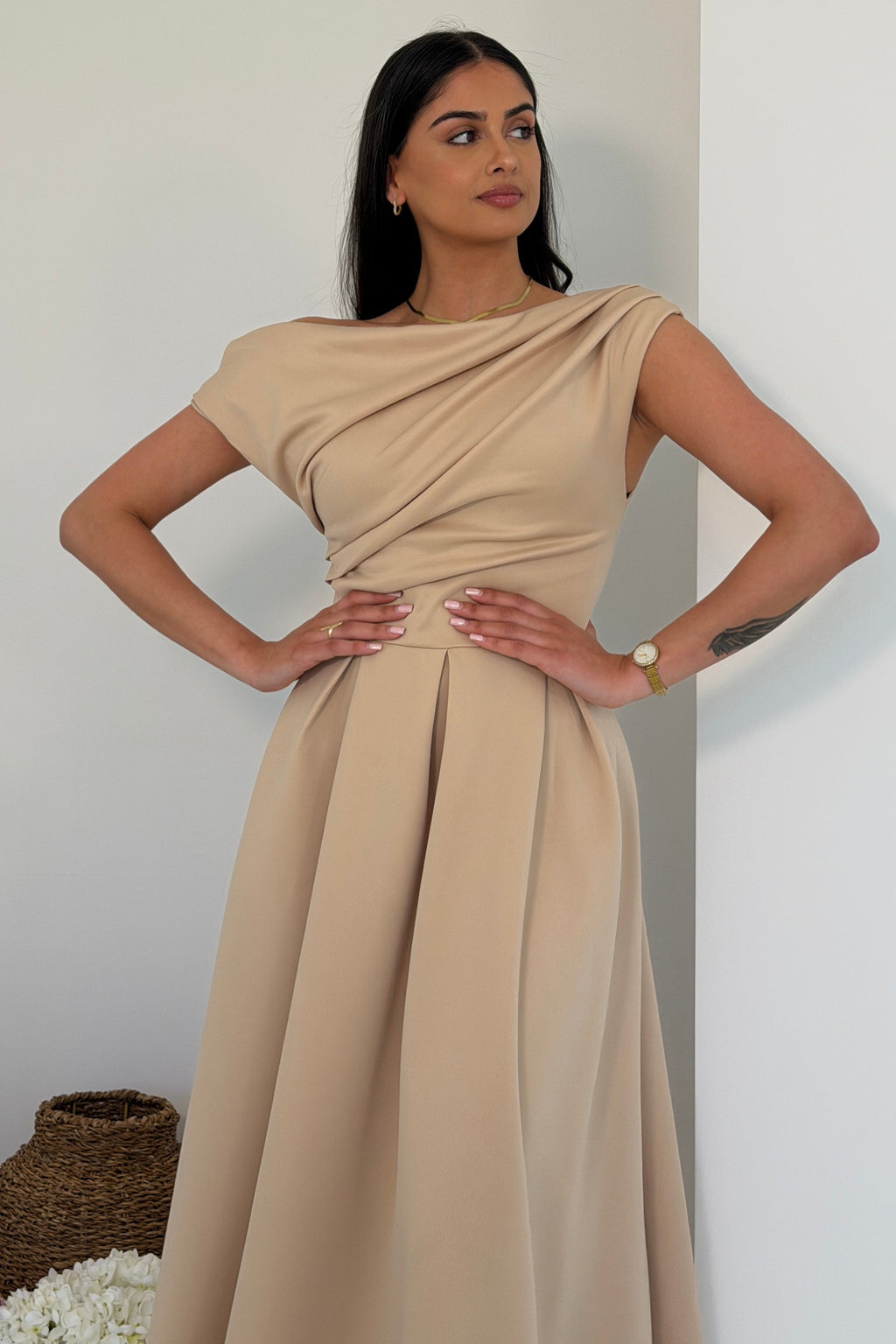 Vestido Midi Asimétrico Betty Crema