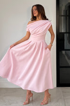 Vestido Midi Rosa con Escote Asimétrico Betty