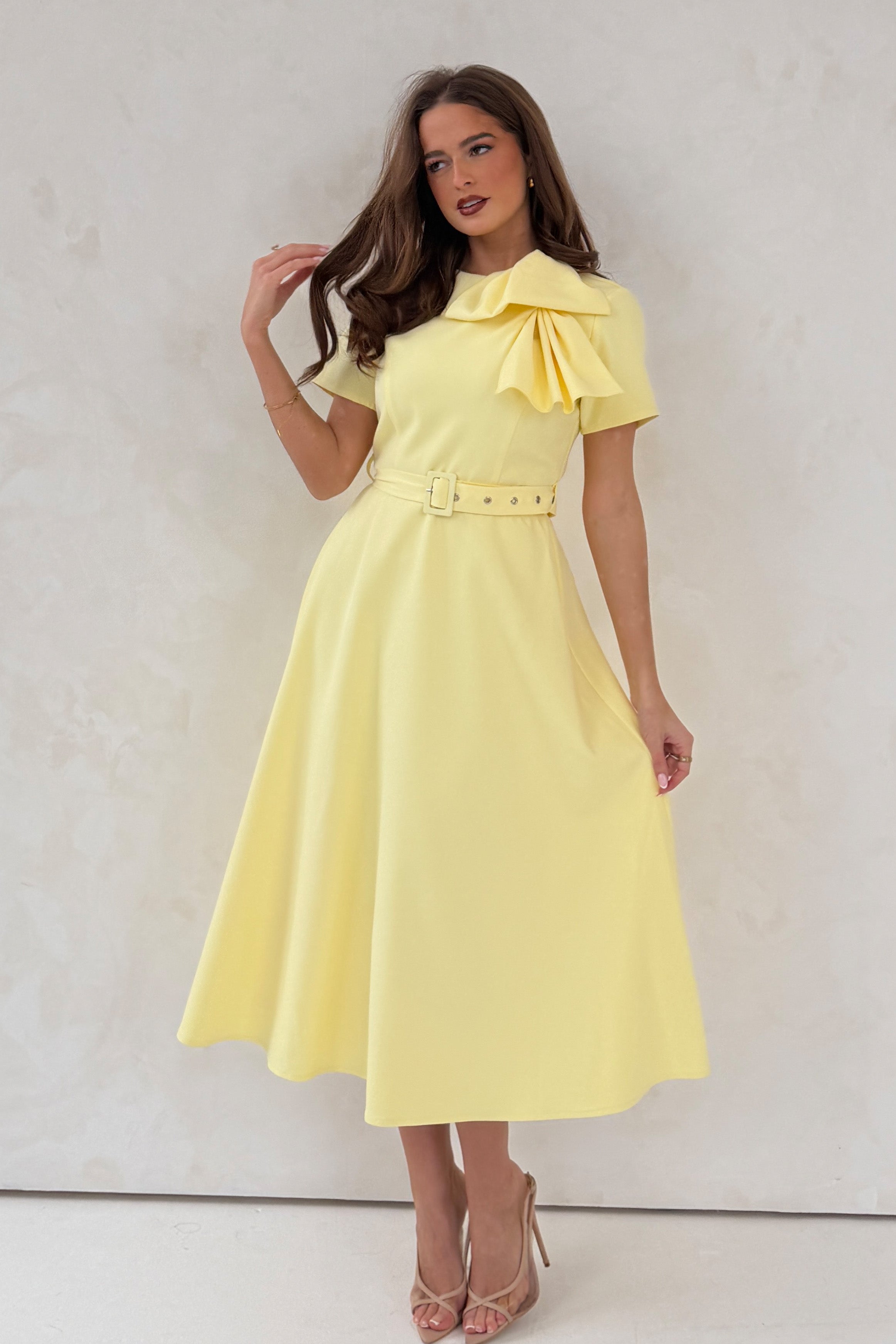 Vestido Midi Sorelle con Cinturón Amarillo