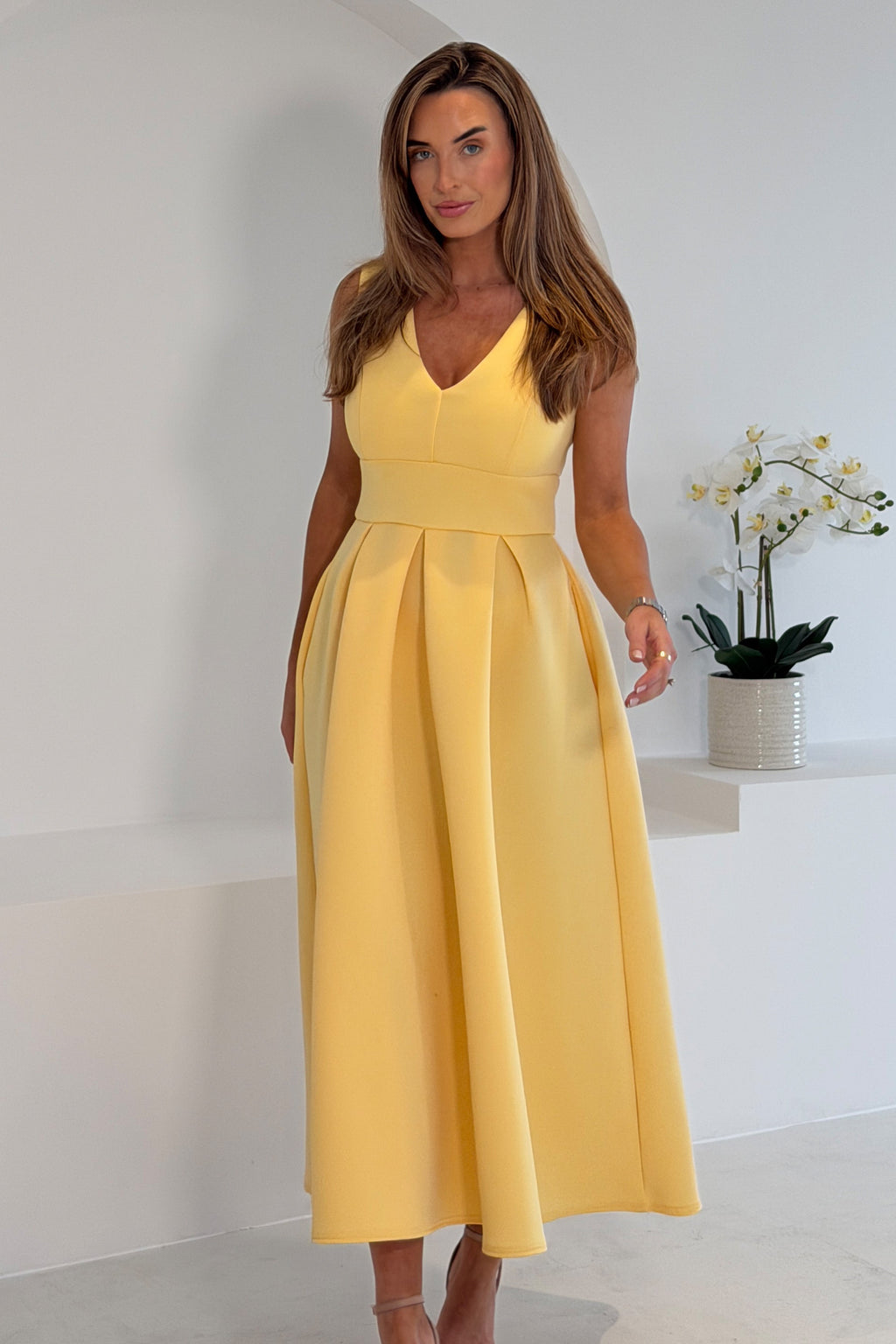 Vestido Midi Skater V Escote Bethany Amarillo