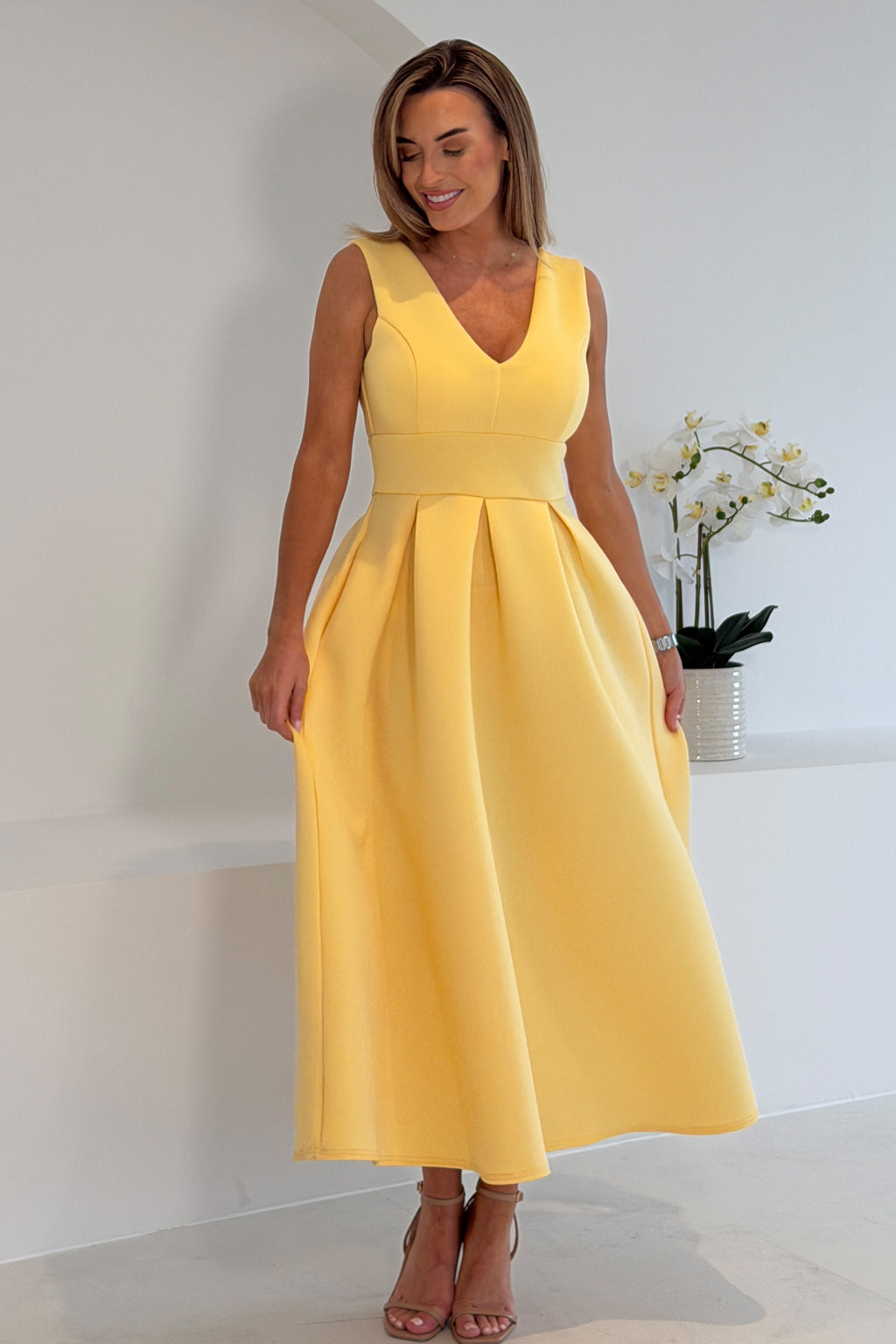 Vestido Midi Skater V Escote Bethany Amarillo