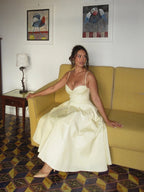 Amélie™ – Vestido Midi con Escote Corazón, Drapeado y Corte Evasé